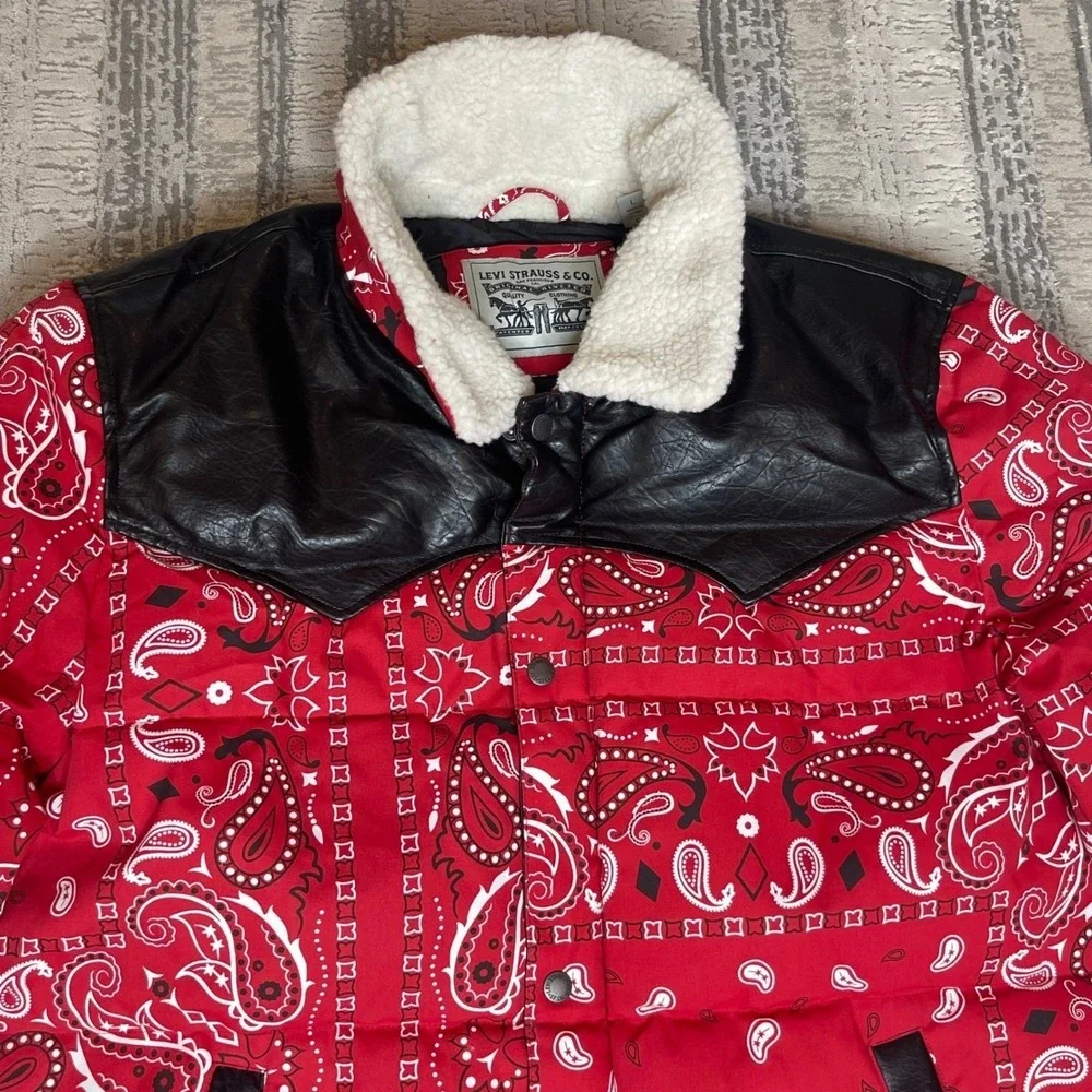 NEW Levis Mens Red Paisley‎ Bandana Western Puffer Jacket Sherpa Collar LARGE
